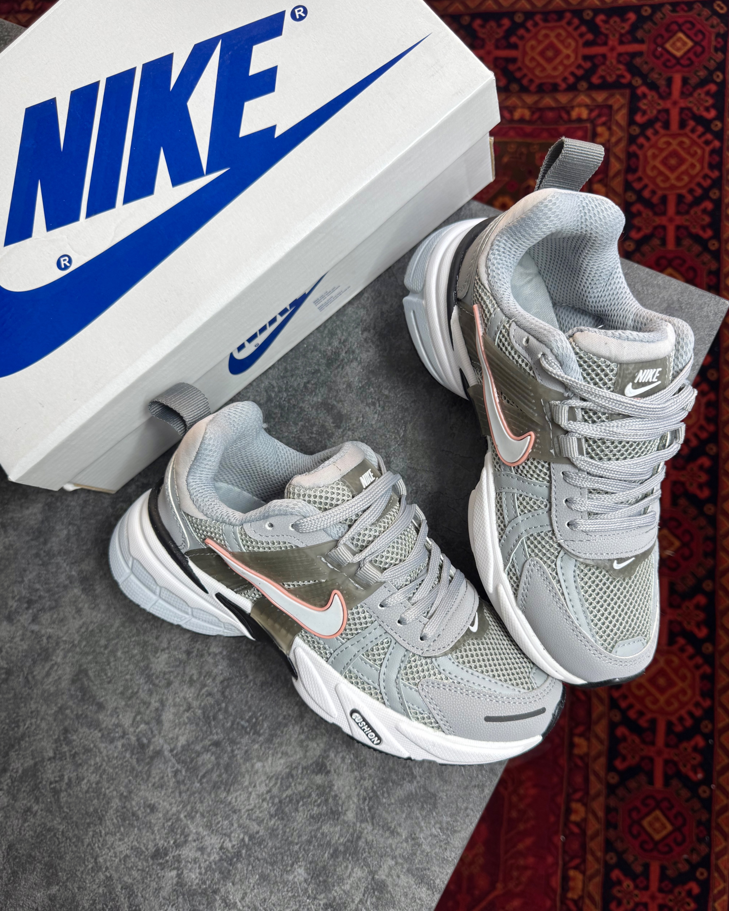 تصویر کتانی نایکی مدل V2K سایز ۳۹ مشکی 